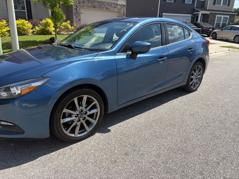 Used 2018 MAZDA MAZDA3 Touring image 1