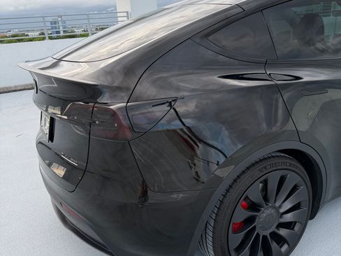 Used 2023 Tesla Model Y Performance AWD/4WD image 10