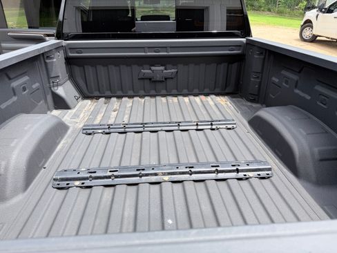 Used 2024 Chevrolet Silverado 2500 LT w/ Midnight Edition AWD/4WD image 9