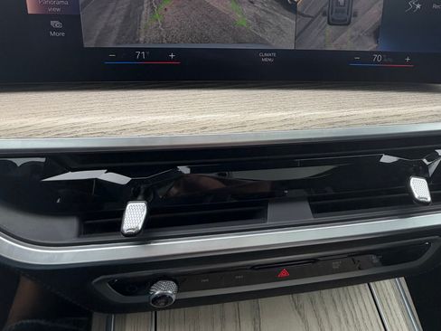 Used 2023 BMW X7 M60i w/ Executive Package image 25