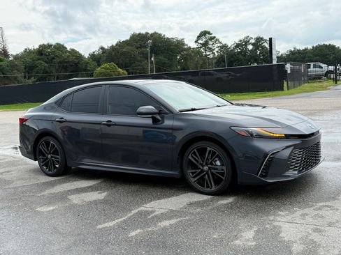 Used 2025 Toyota Camry XSE FWD image 6
