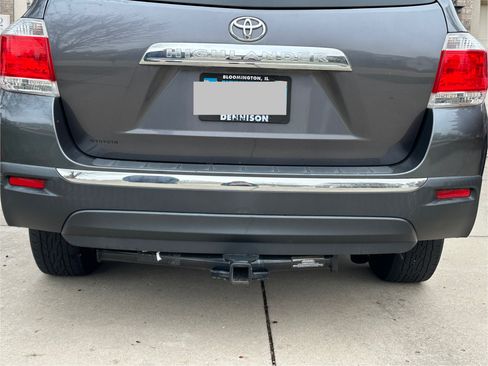 Used 2013 Toyota Highlander FWD image 2