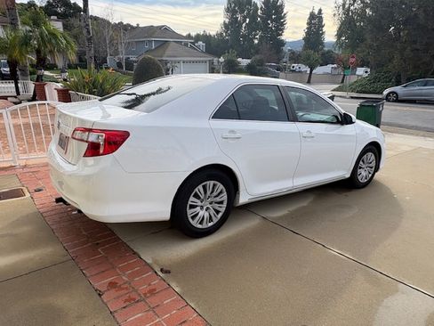Used 2014 Toyota Camry LE image 5