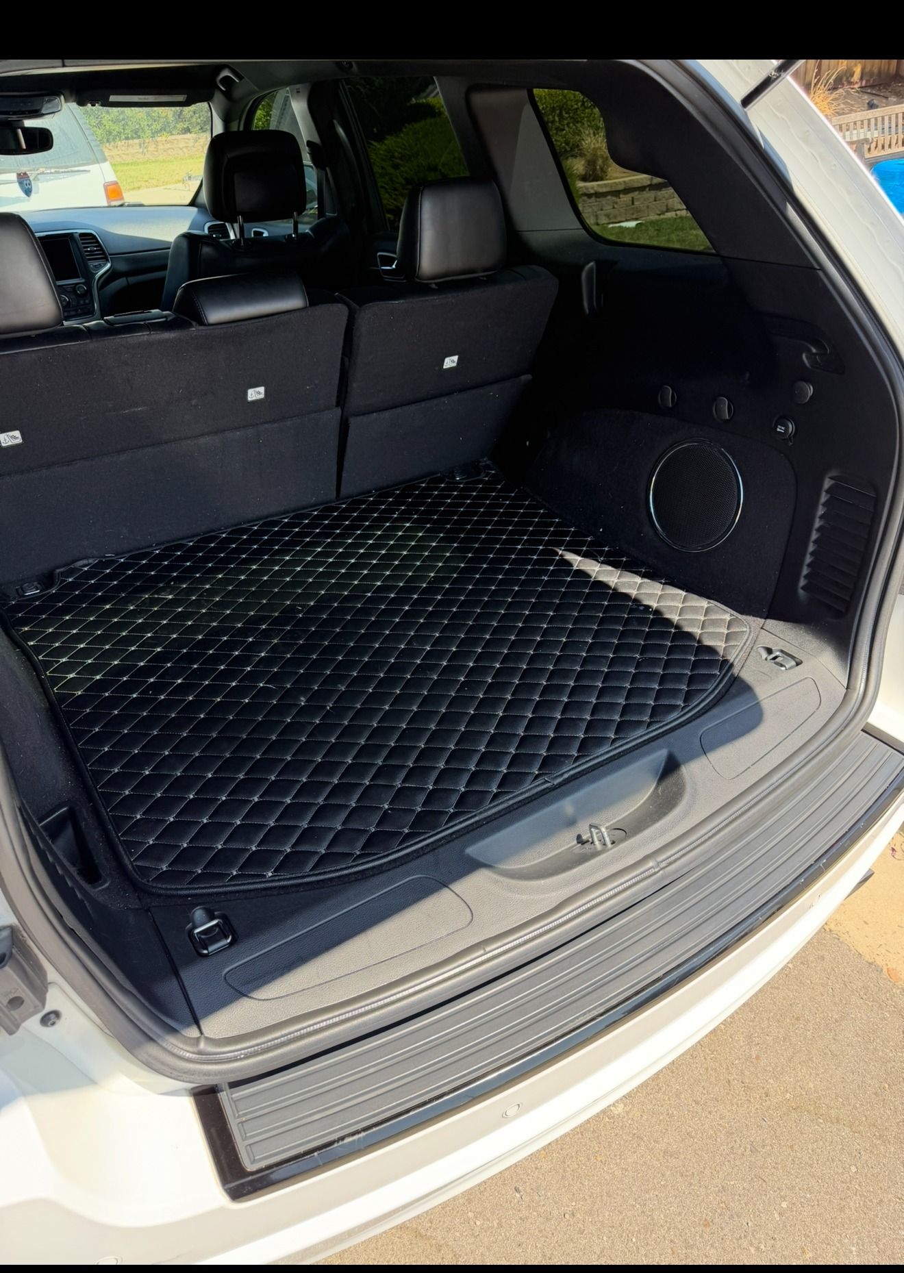 Used 2017 Jeep Grand Cherokee Altitude RWD image 10