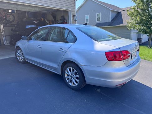 Used 2013 Volkswagen Jetta SE FWD image 4