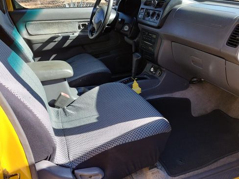 Used 2000 Nissan Frontier XE Desert Runner image 10