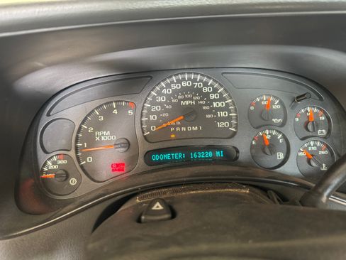 Used 2006 Chevrolet Silverado 2500 LT w/ Heavy-Duty Power Package AWD/4WD image 10