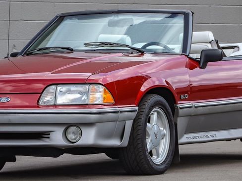 Used 1992 Ford Mustang GT RWD image 1