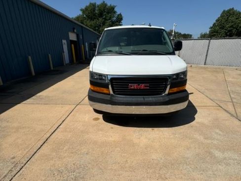 Used 2019 GMC Savana 2500 w/ Driver Convenience Package RWD image 4