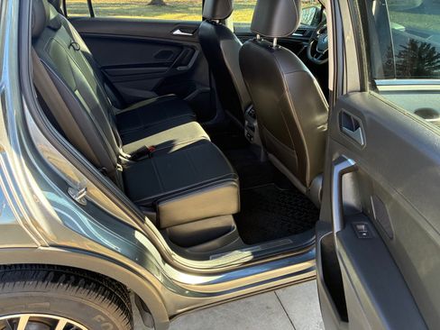 Used 2021 Volkswagen Tiguan SE w/ Panoramic Sunroof Package image 13