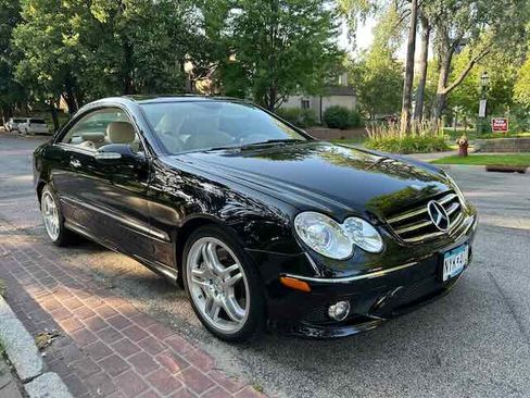 Used 2009 Mercedes-Benz CLK 550 Coupe image 1