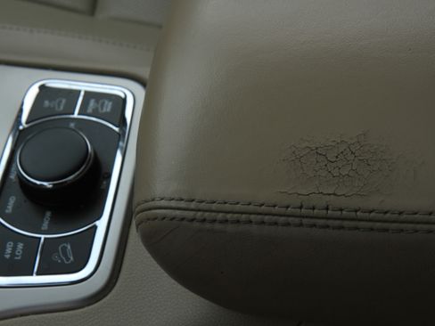 Used 2015 Jeep Grand Cherokee Overland w/ Advanced Technology Group image 13