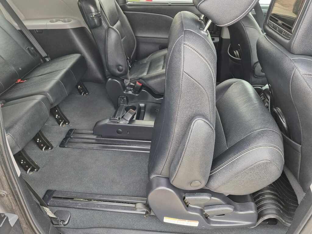 Used 2020 Toyota Sienna SE FWD image 8