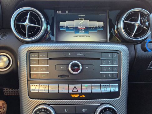 Used 2018 Mercedes-Benz SLC 300 image 22