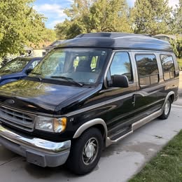 Used 1999 Ford E-150 and Econoline 150 RWD image 1