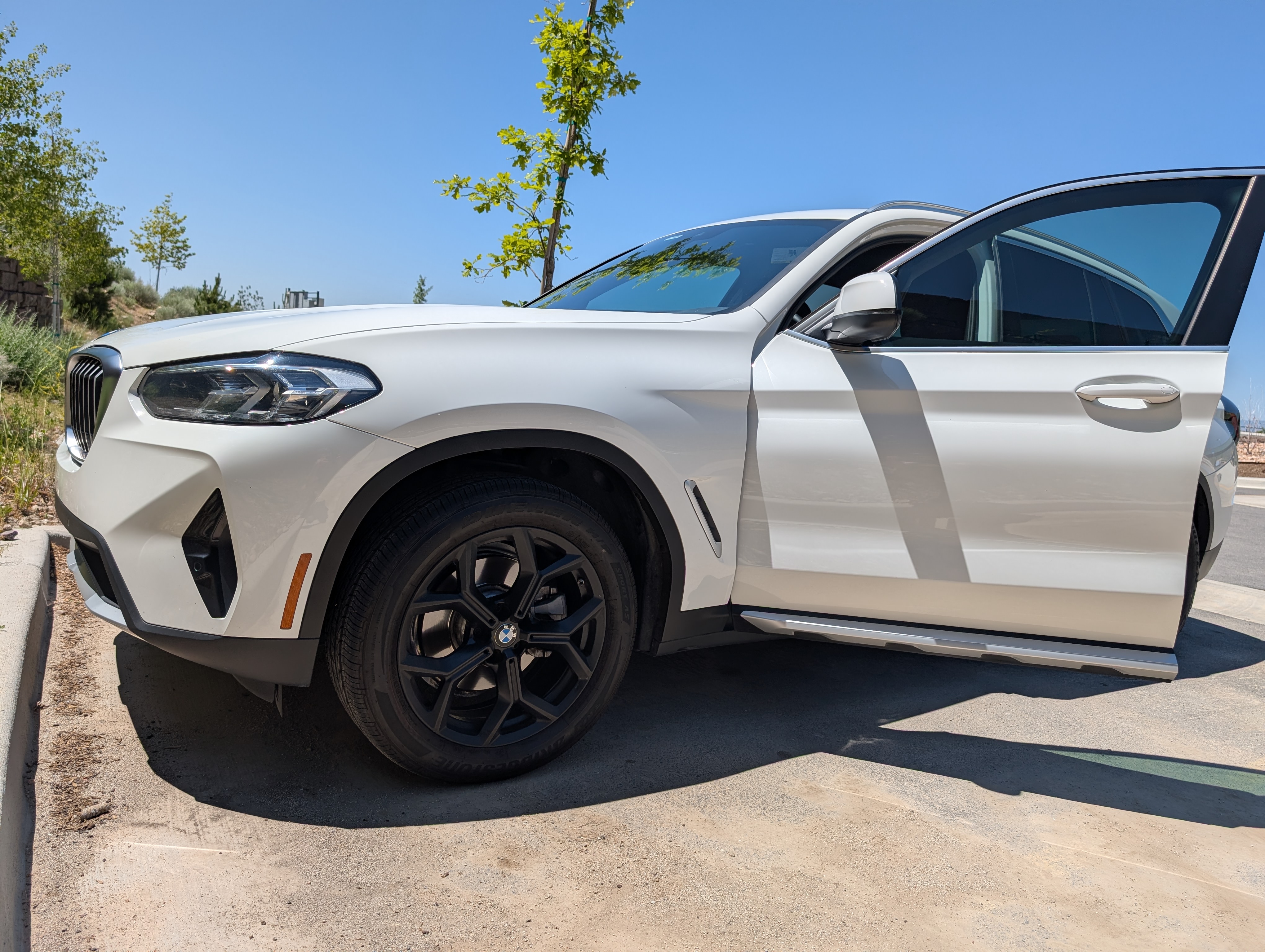 Used 2022 BMW X3 xDrive30i w/ Premium Package AWD/4WD image 2