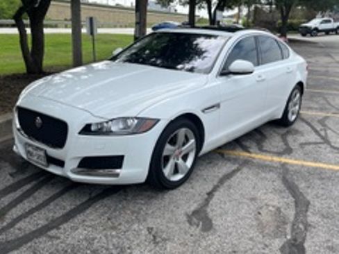 Used 2018 Jaguar XF RWD image 1