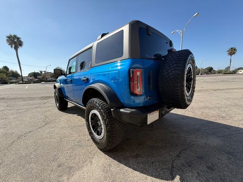 Used 2023 Ford Bronco Badlands image 6