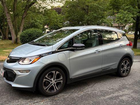 Used 2017 Chevrolet Bolt Premier FWD image 14