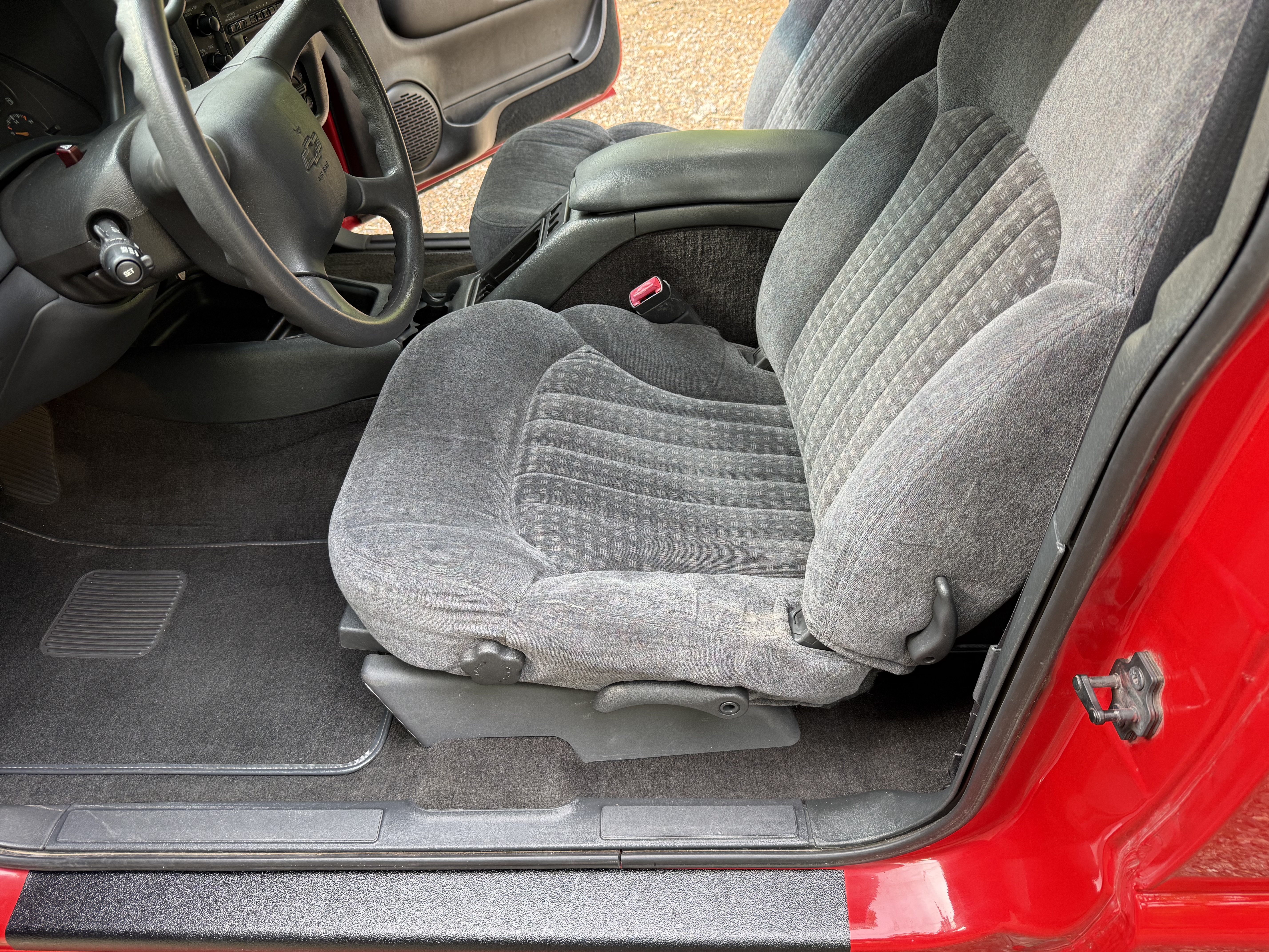 Used 1999 Chevrolet Blazer 2WD 2-Door image 9