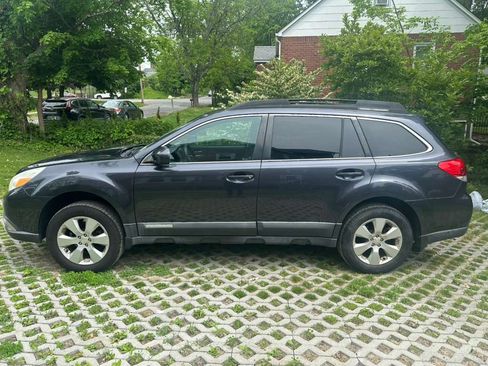 Used 2010 Subaru Outback 2.5i Limited AWD/4WD image 14