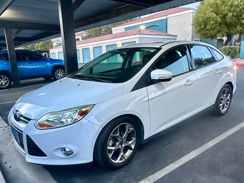 Used 2014 Ford Focus SE w/ Equipment Group 201A image 2