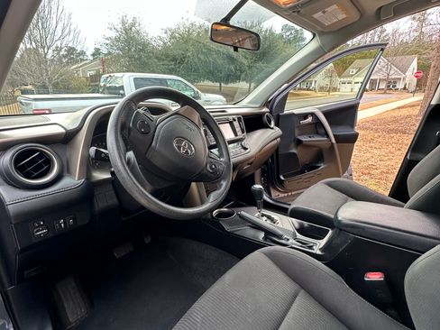Used 2014 Toyota RAV4 XLE image 11