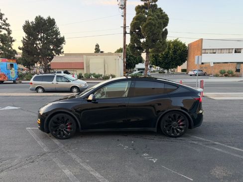 Used 2022 Tesla Model Y Performance AWD/4WD image 2