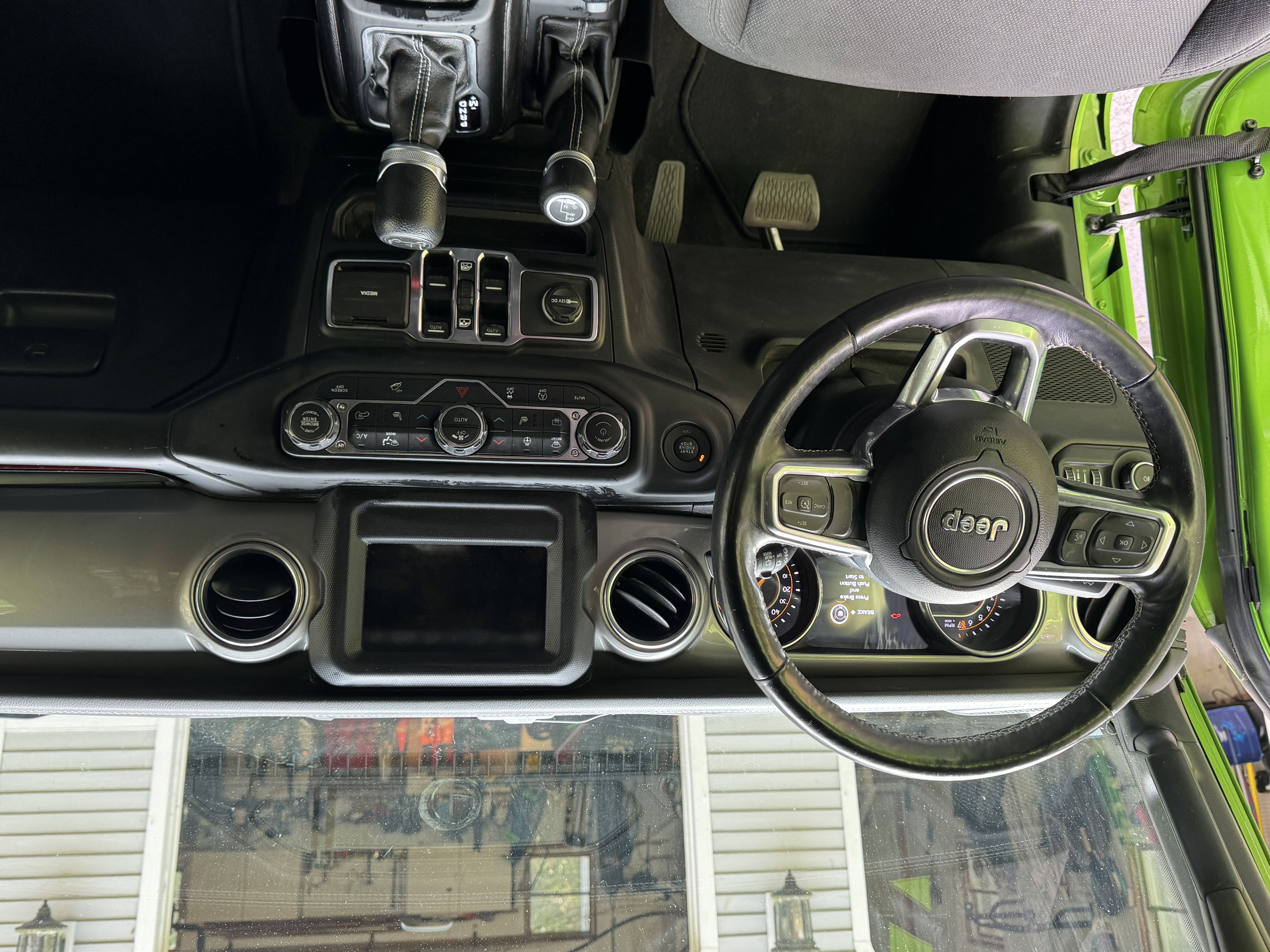 Used 2018 Jeep Wrangler Unlimited Sahara w/ Cold Weather Group AWD/4WD image 10