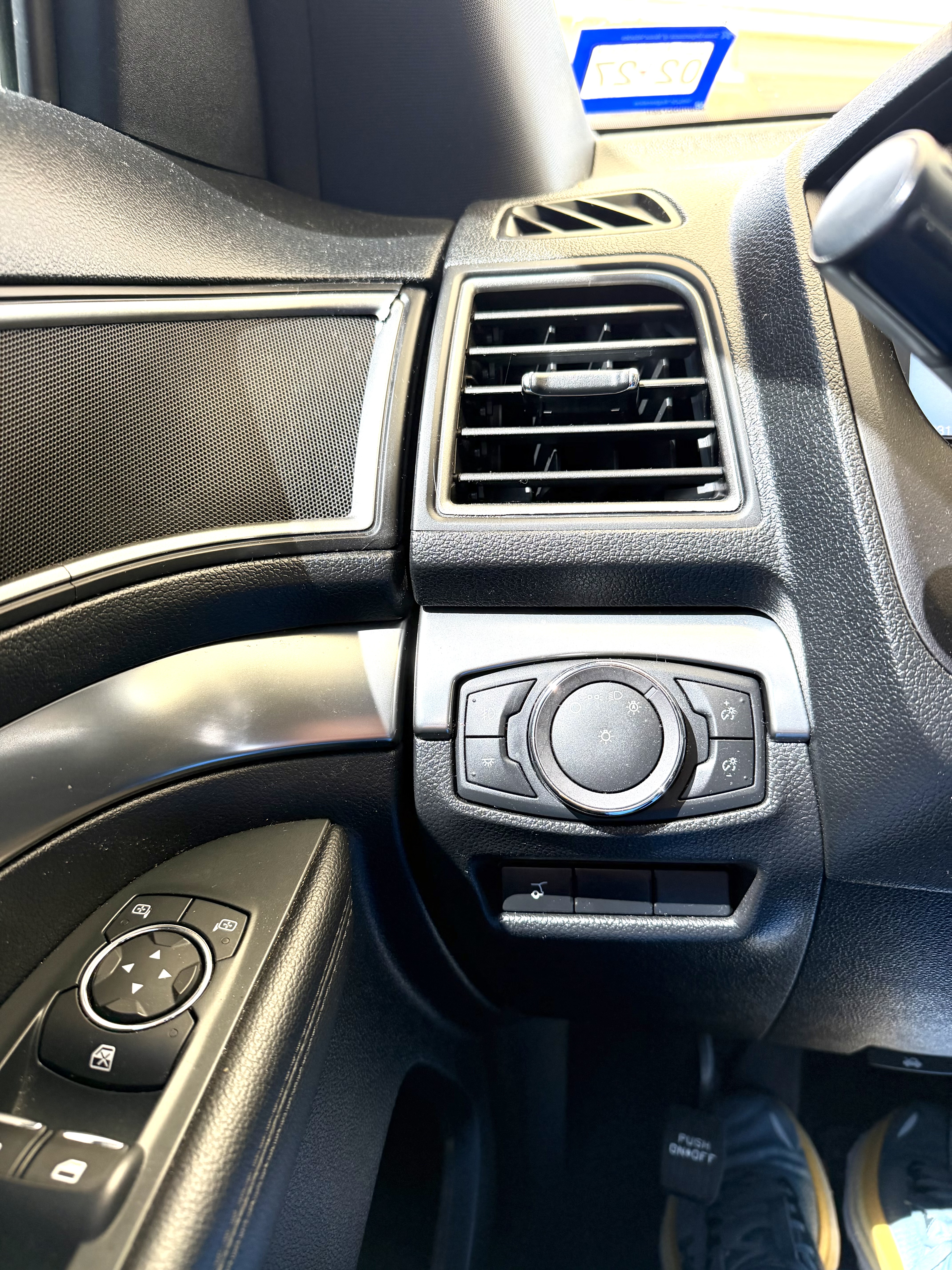 Used 2018 Ford Explorer XLT w/ Equipment Group 202A FWD image 20
