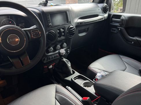 Used 2017 Jeep Wrangler Unlimited Rubicon image 12