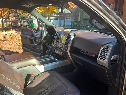 Used 2016 Ford F150 Platinum w/ Equipment Group 701A Luxury image 8