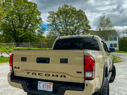 Used 2019 Toyota Tacoma TRD Off-Road image 8