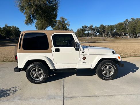 Used 1998 Jeep Wrangler Sahara image 2