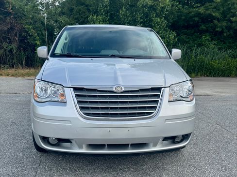 Used 2010 Chrysler Town & Country Touring FWD image 1