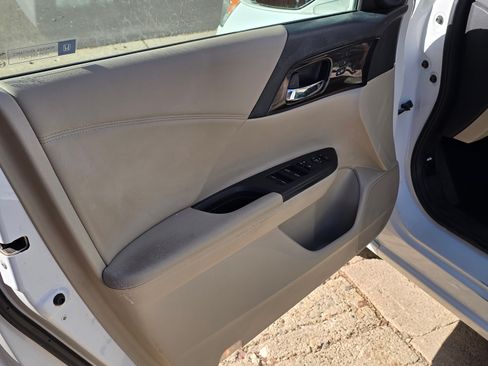 Used 2017 Honda Accord EX-L image 11