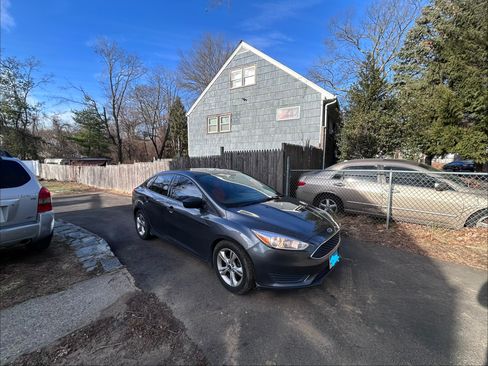 Used 2018 Ford Focus S image 2
