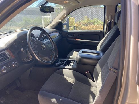 Used 2007 Chevrolet Suburban 2500 LT image 2