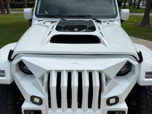 Used 2022 Jeep Gladiator Overland AWD/4WD image 4