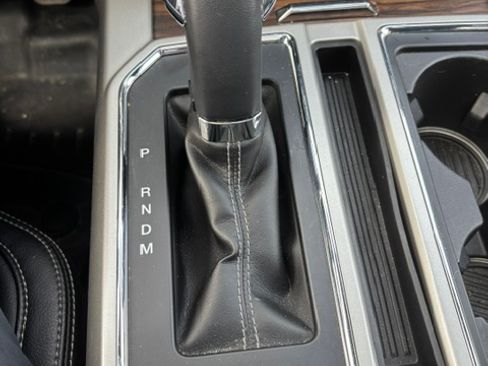 Used 2019 Ford F150 Lariat w/ Equipment Group 502A Luxury AWD/4WD image 18