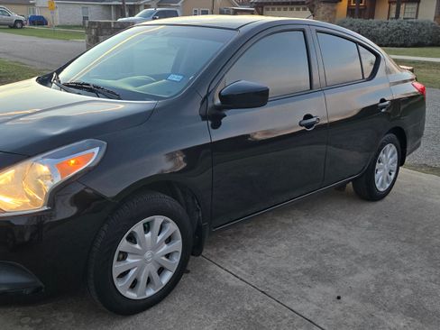 Used 2018 Nissan Versa S Plus image 9
