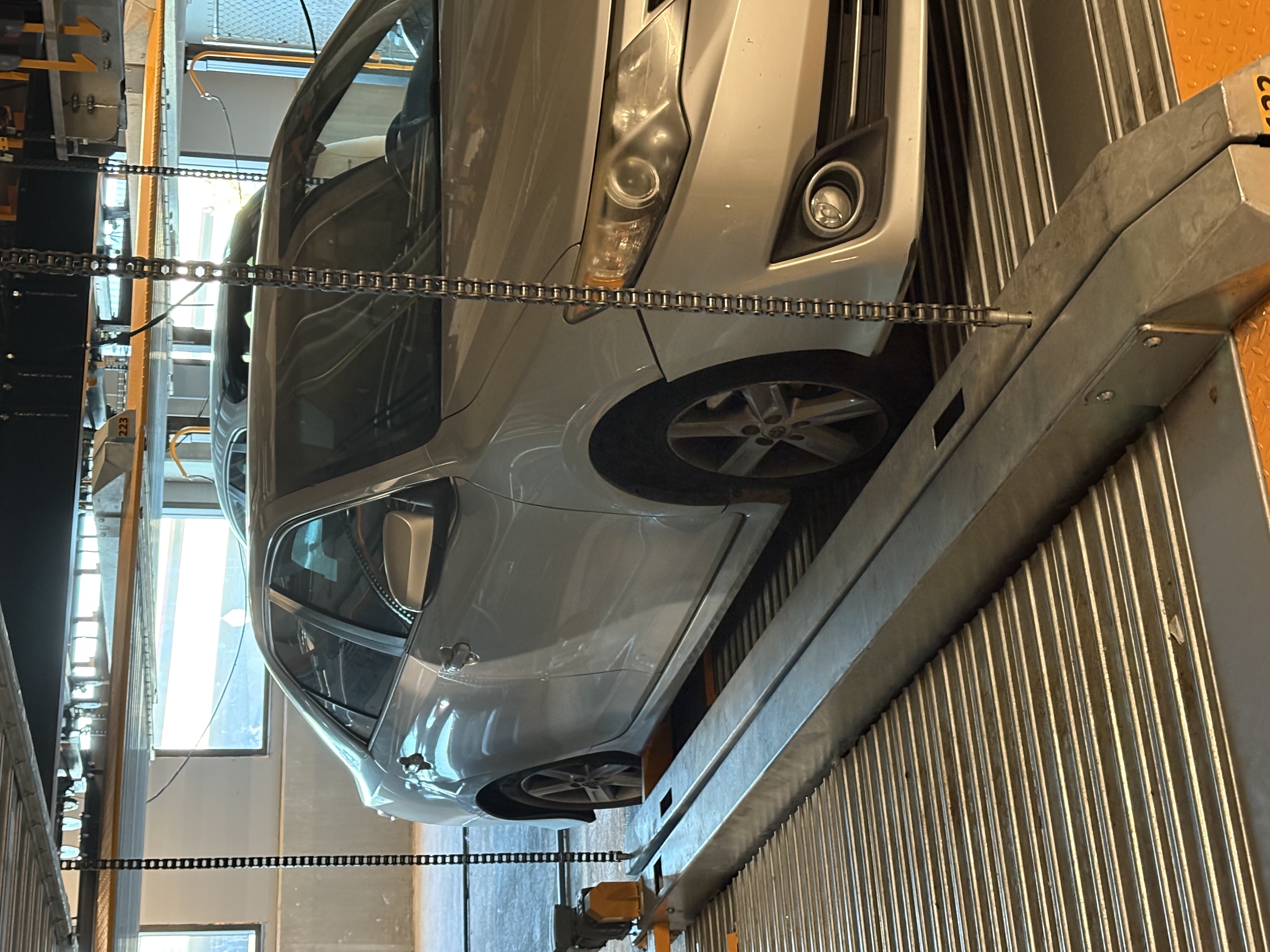 Used 2014 Toyota Camry SE w/ Moonroof Package FWD image 5
