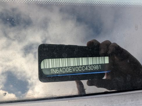 Used 2012 Nissan Frontier PRO-4X image 27