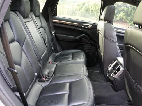 Used 2016 Porsche Cayenne GTS AWD/4WD image 21