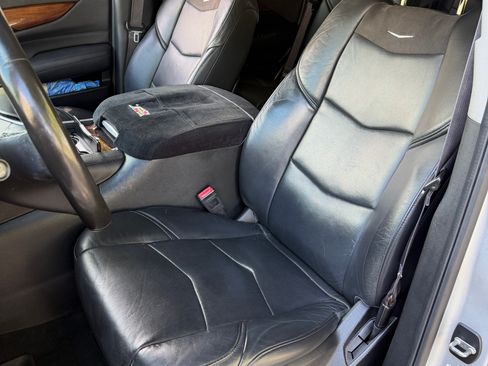 Used 2015 Cadillac Escalade Luxury RWD image 9