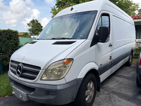 Used 2011 Mercedes-Benz Sprinter 2500 image 2