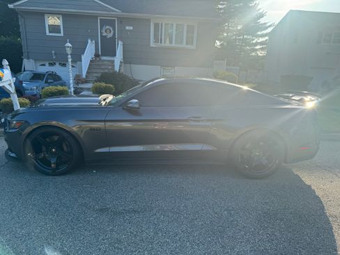 Used 2017 Ford Mustang GT Premium w/ GT Performance Package RWD image 25