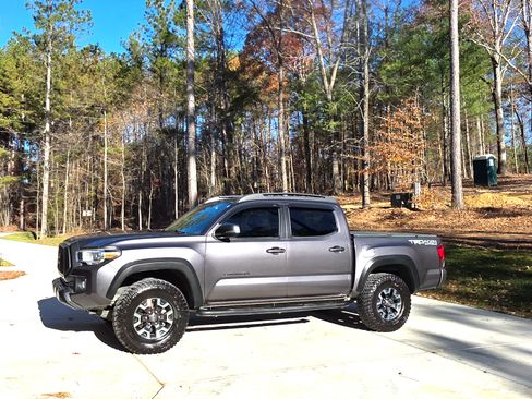 Used 2016 Toyota Tacoma TRD Off-Road image 4