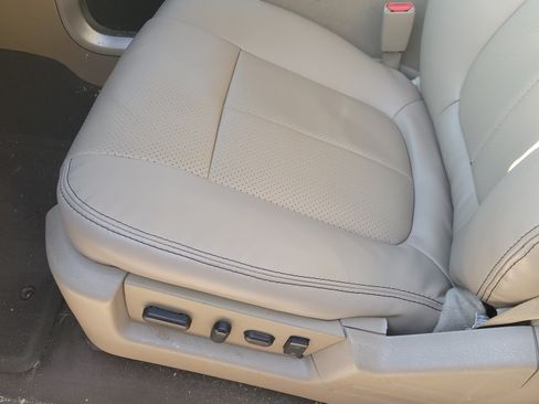 Used 2010 Ford F150 Lariat image 2