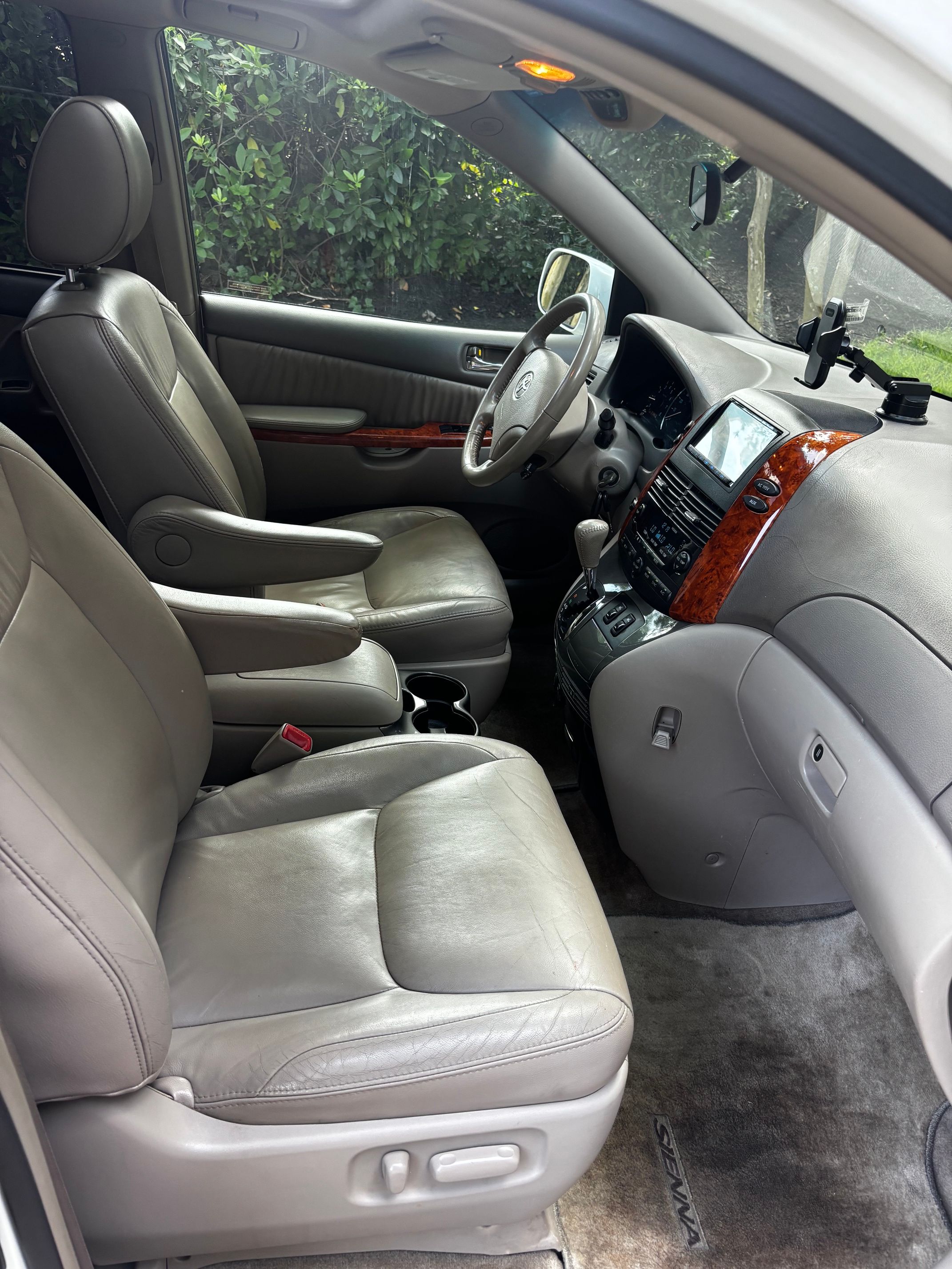 Used 2009 Toyota Sienna XLE w/ Towing Prep Pkg FWD image 12